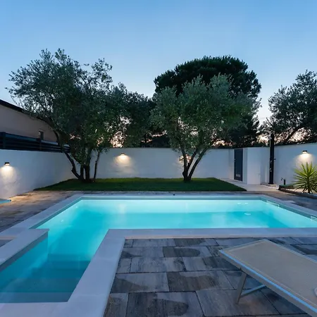 Сasa de vacaciones House With Pool Mari