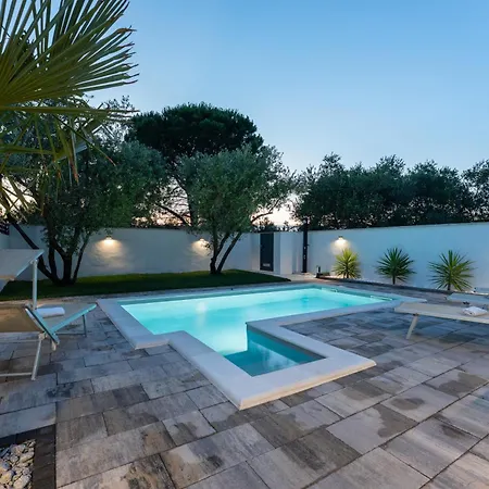 House With Pool Mari Сasa de vacaciones Biograd Na Moru
