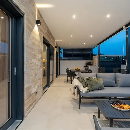 House With Pool Mari Feriehus Biograd Na Moru