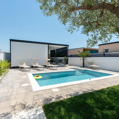 Feriehus House With Pool Mari *