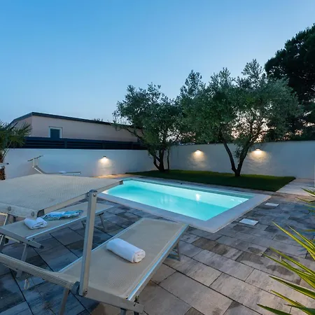 House With Pool Mari Feriehus
