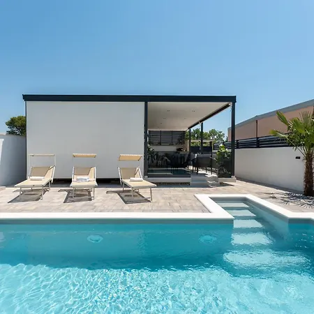 Feriehus House With Pool Mari