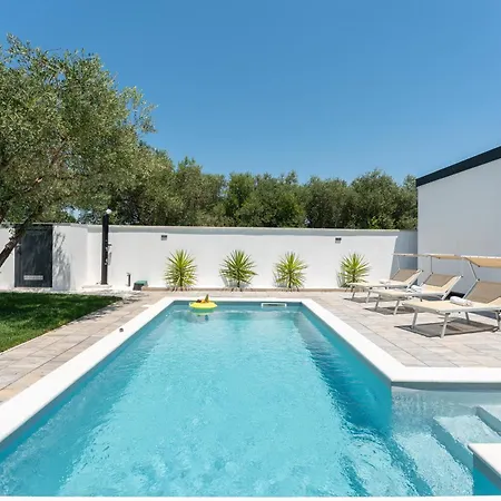 Сasa de vacaciones House With Pool Mari *